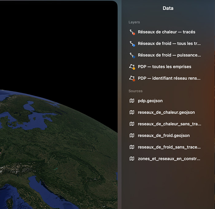 Map Composer data panel showing heat and cooling network layers and GeoJSON sources